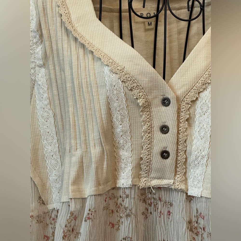 263 - POL Cream and White Floral Lace Blouse - Picture 3 of 6